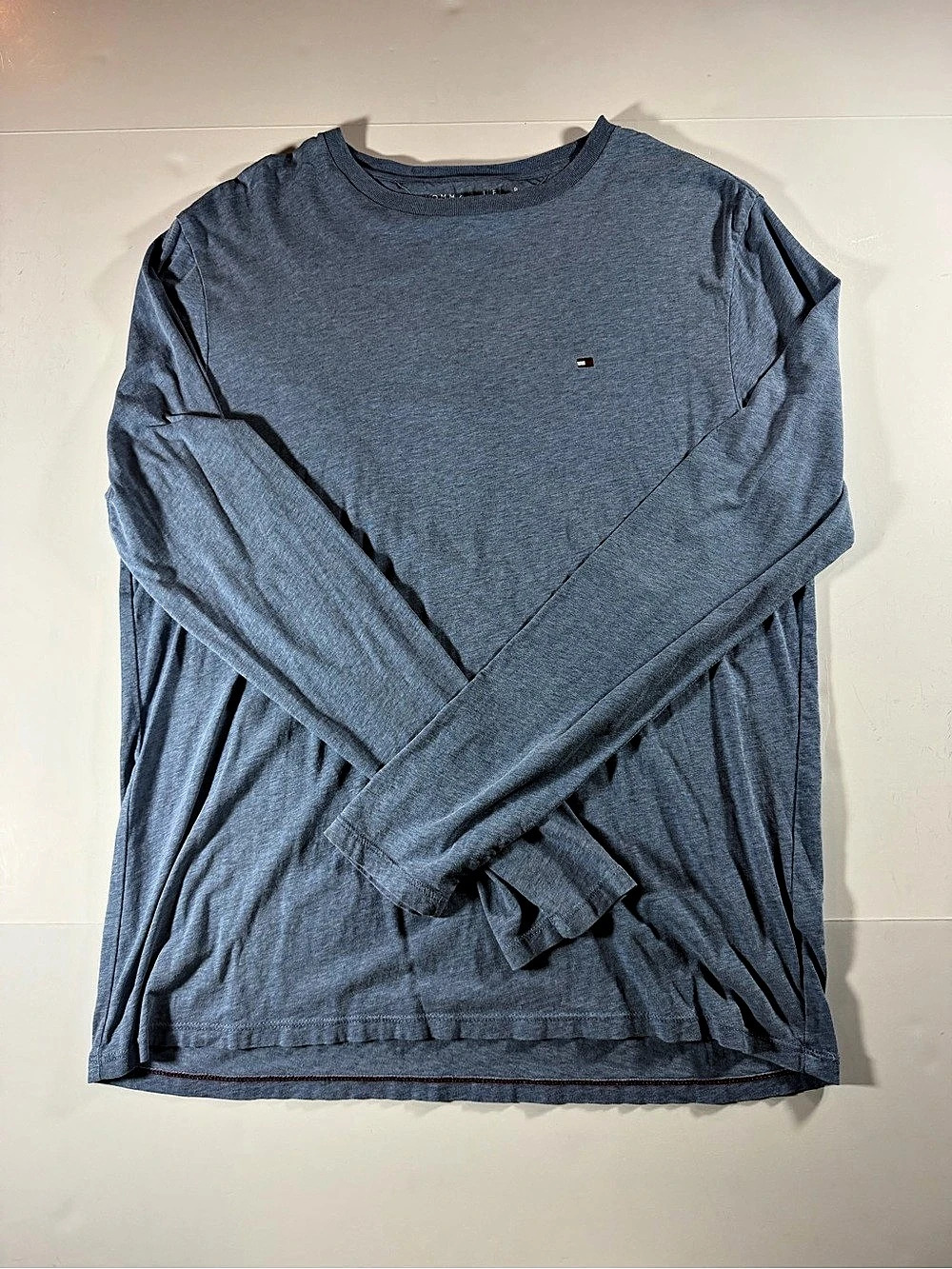 Tommy Hilfiger Essential Flag Embroidery Long Sleeve T-Shirt Long Sleeve Tee in